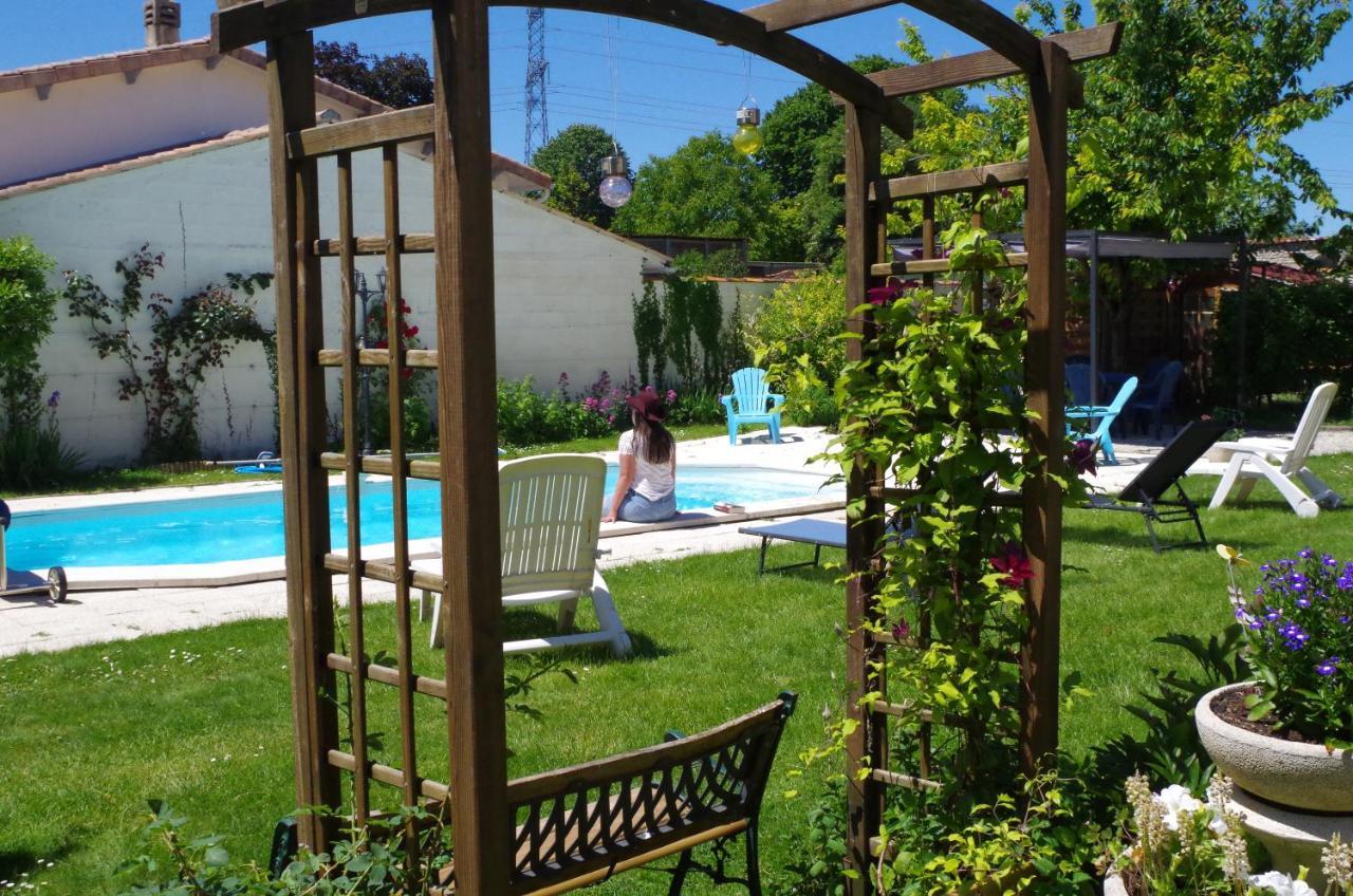 Maison D'Hotes Le Cadran Solaire Courcelles  Zewnętrze zdjęcie