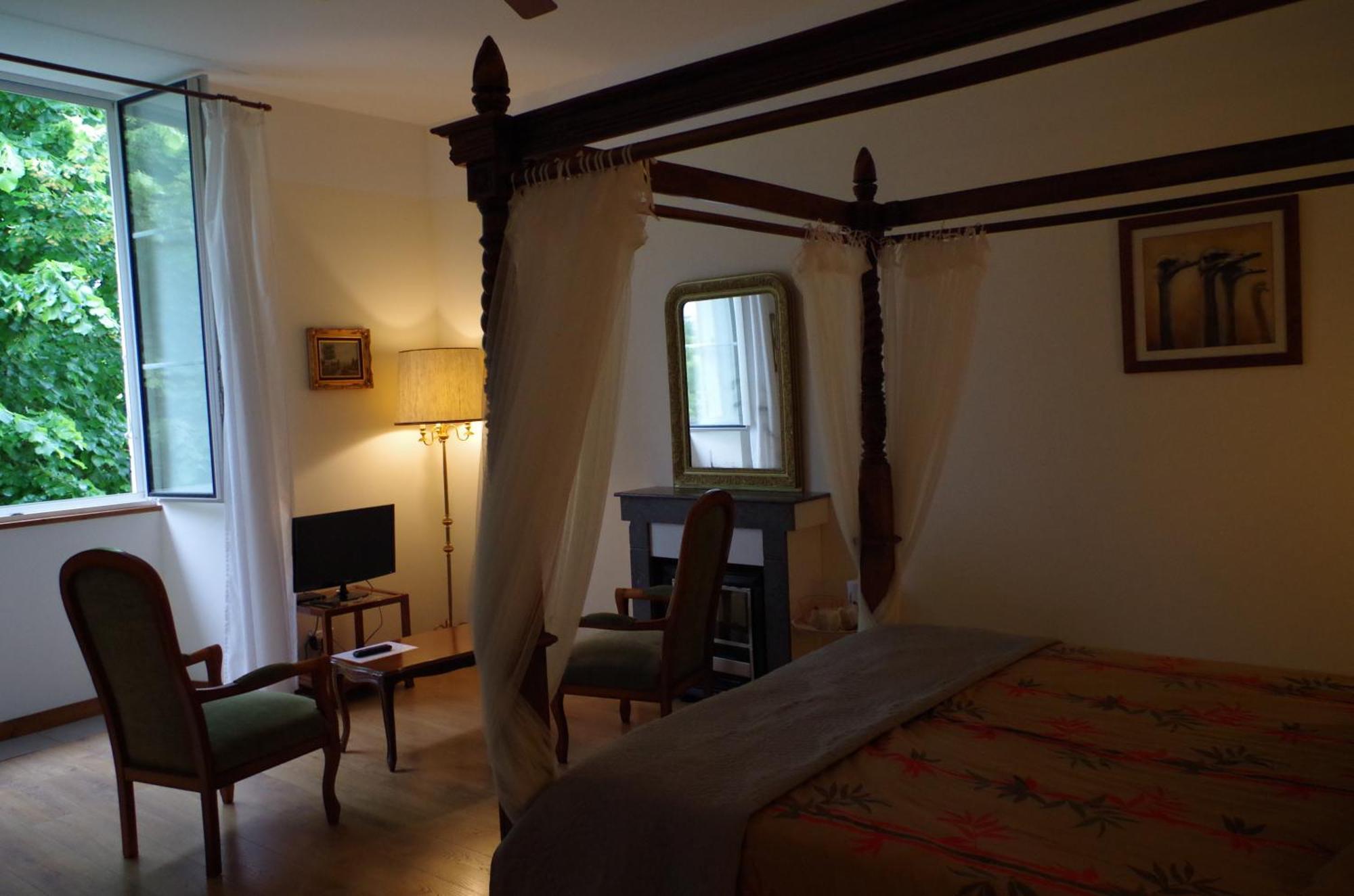 Maison D'Hotes Le Cadran Solaire Courcelles  Zewnętrze zdjęcie