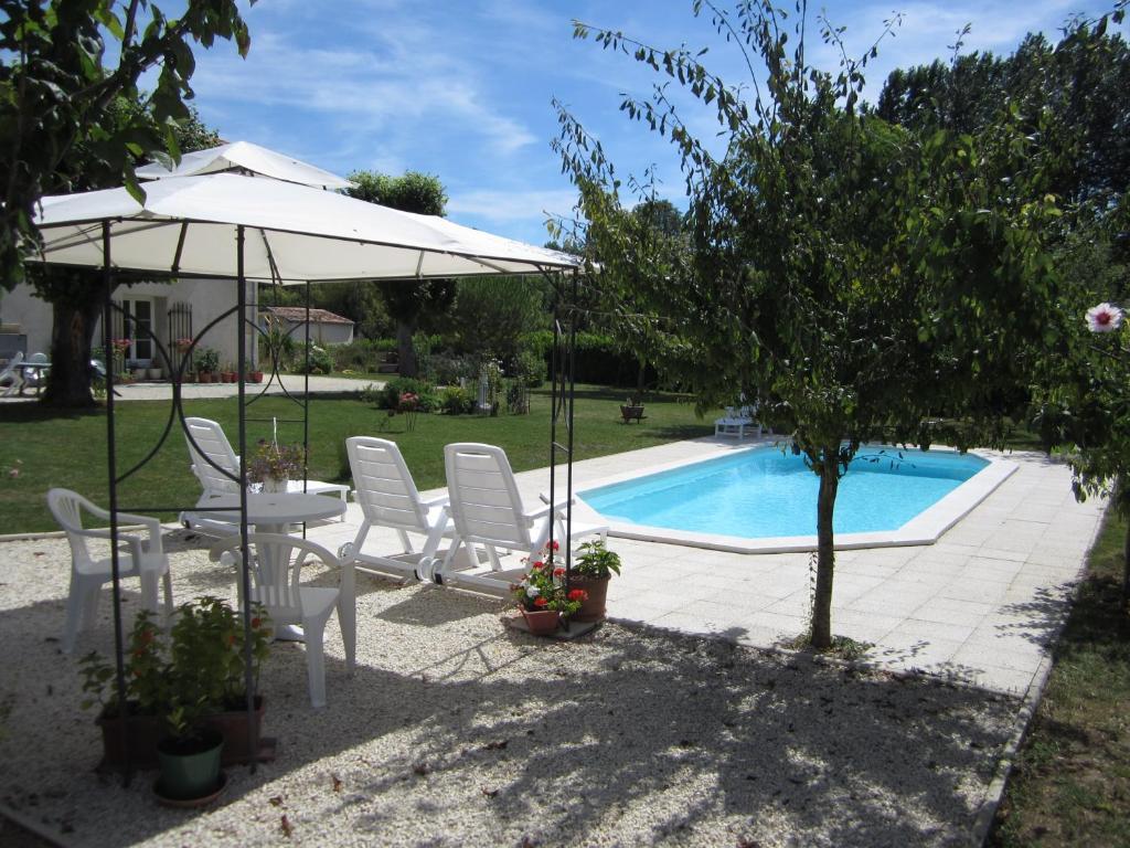 Maison D'Hotes Le Cadran Solaire Courcelles  Zewnętrze zdjęcie